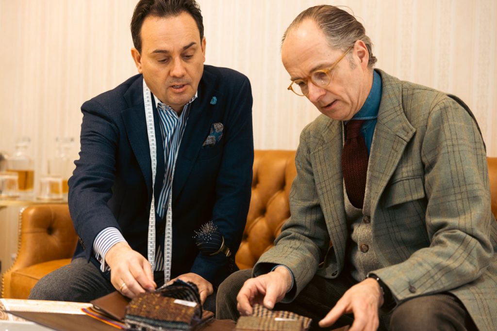 Oliver Zaurins Bernhard Roetzel Maßschneider Hamburg Stoffauswahl Beratung