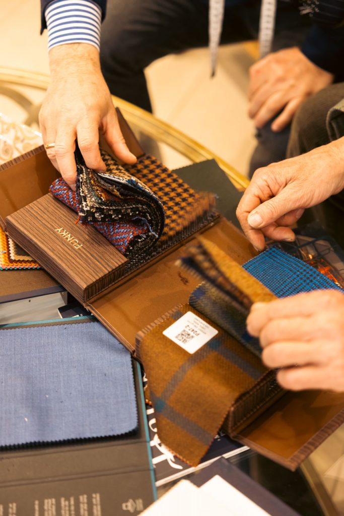 Oliver Zaurins Maßschneider Hamburg Stoffauswahl Muster Beratung