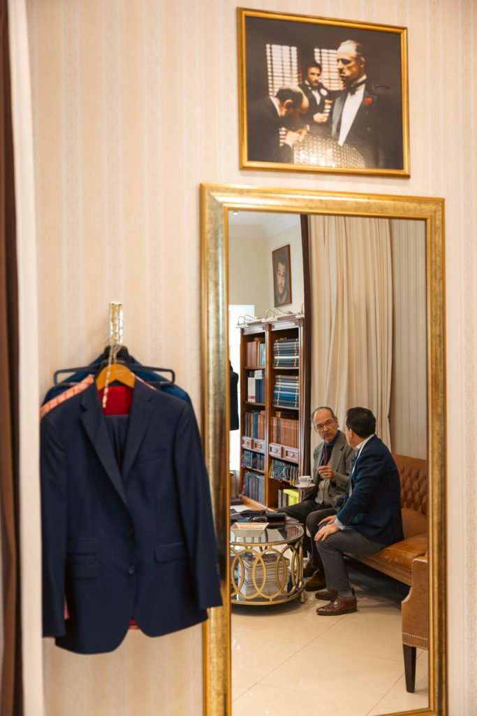 Oliver Zaurins Maßschneiderei Hamburg Atelier Arbeitsplatz Spiegel