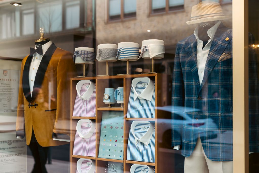 Oliver Zaurins Maßschneiderei Hamburg Hemden Anzüge Schaufenster