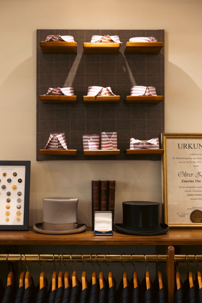 Oliver Zaurins Maßschneiderei Hamburg Hemden Krawatten Knöpfe Accessoires