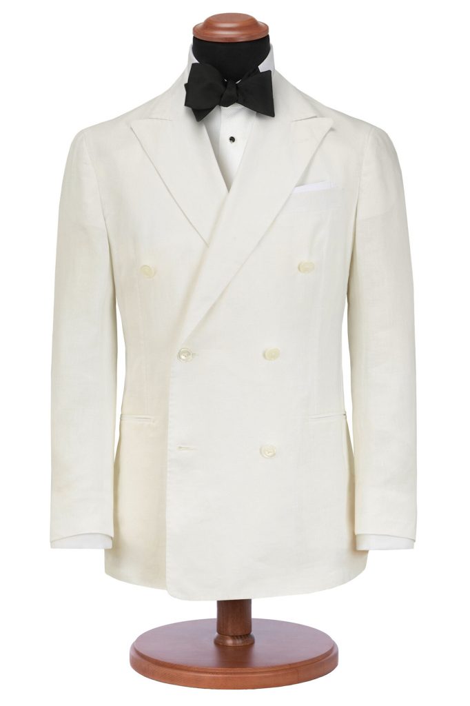 Cremefarbenes Dinnerjacket fuer den Sommer