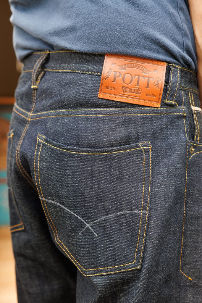 Gesäßtasche einer Maßjeans mit Lederpatch von POTT Manufacture